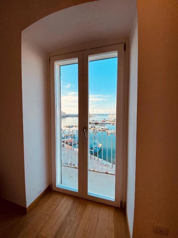 B&B Suite Home Trani Bagian luar foto