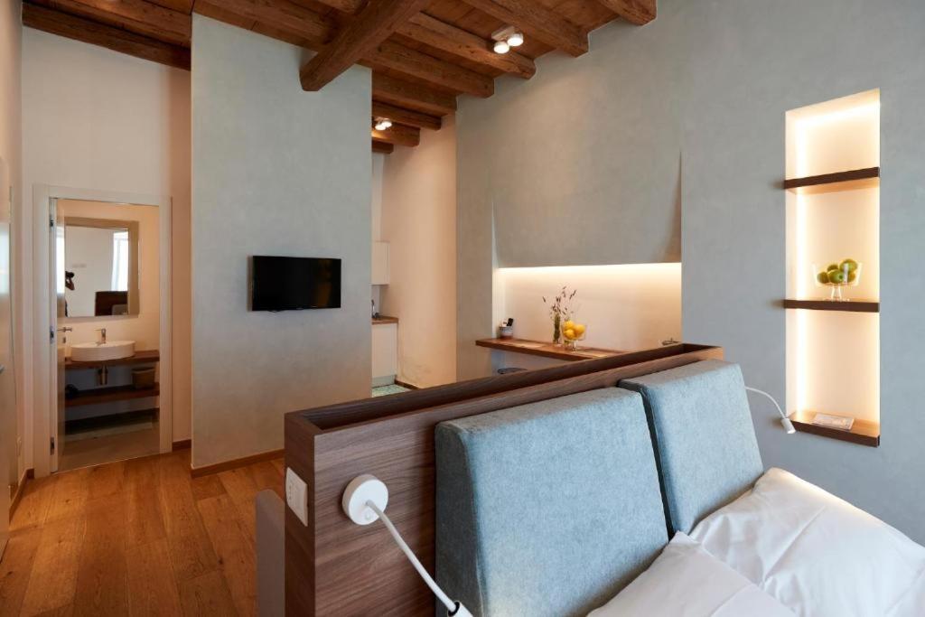 B&B Suite Home Trani Bagian luar foto