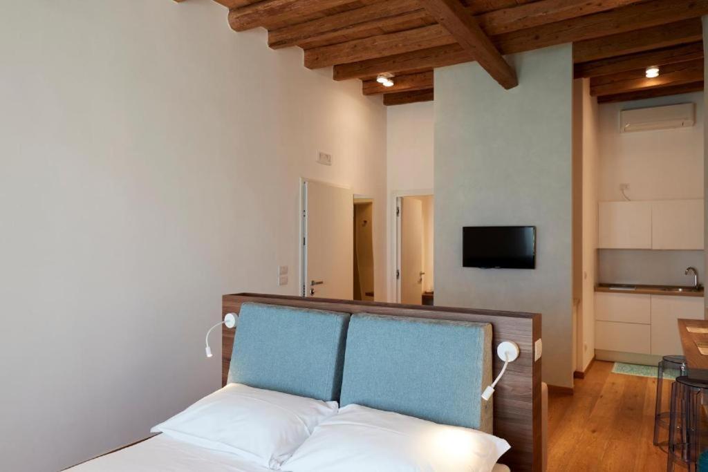 B&B Suite Home Trani Bagian luar foto