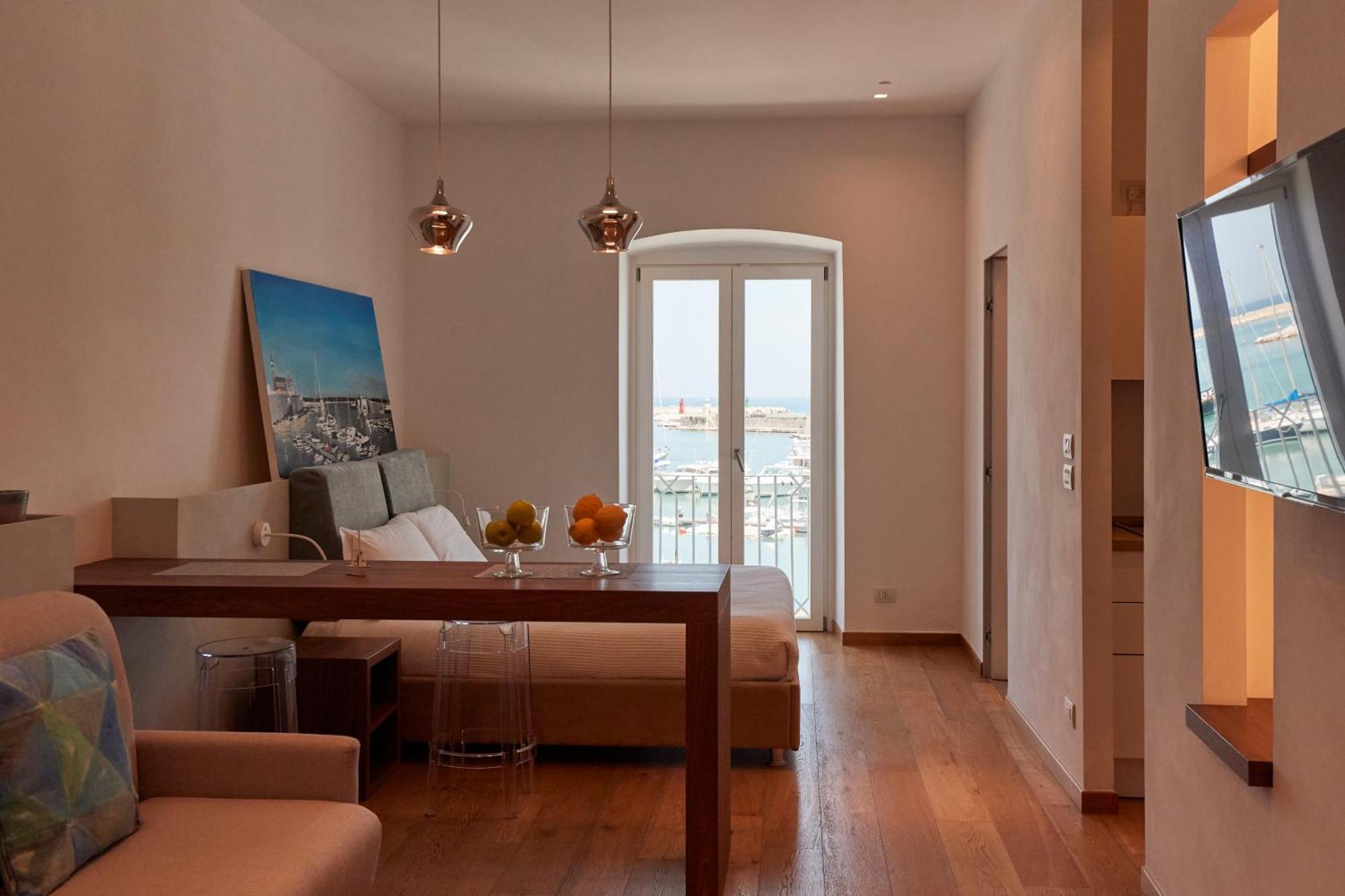 B&B Suite Home Trani Bagian luar foto