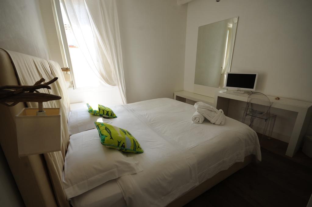 B&B Suite Home Trani Bagian luar foto